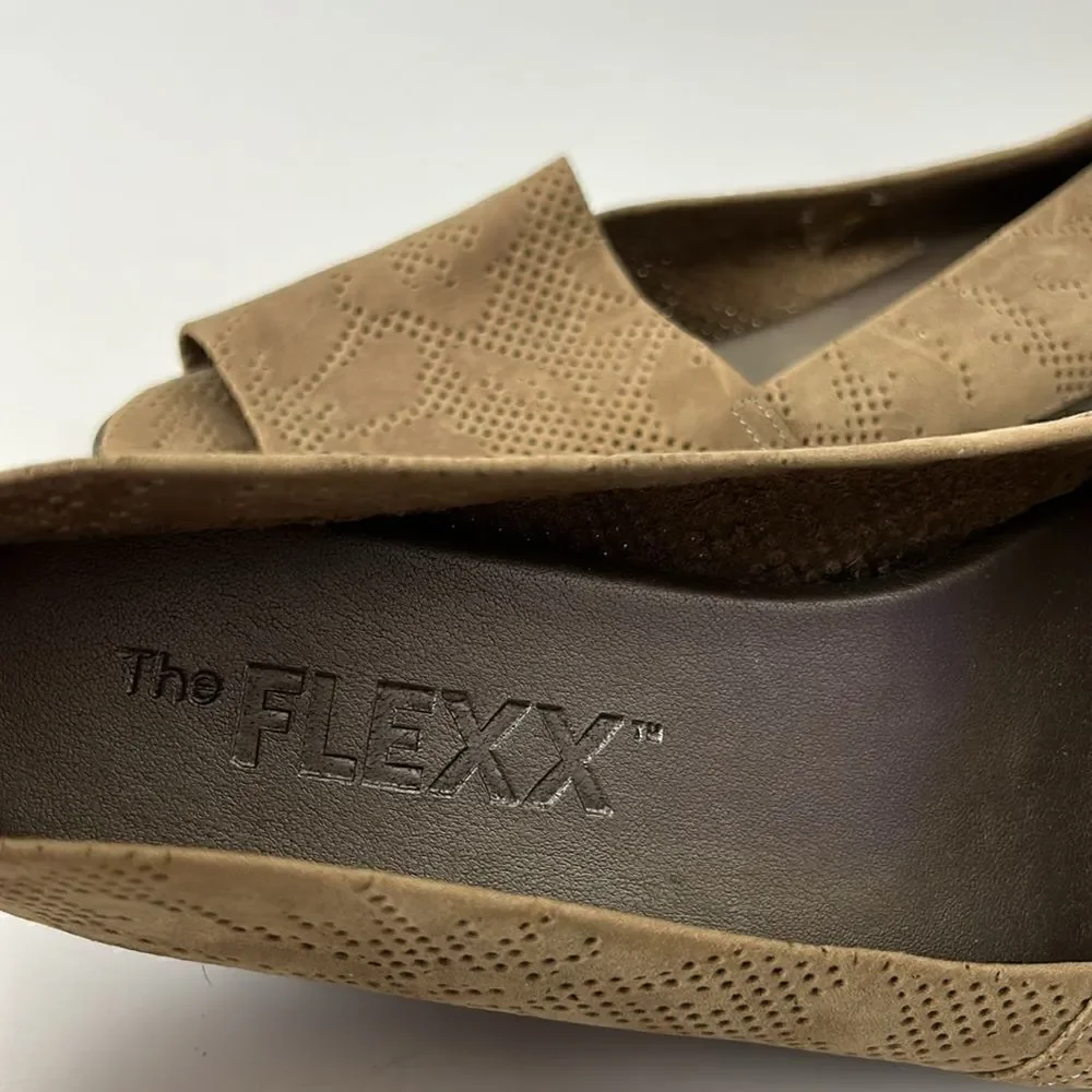 The Flexx Women's Wedge Sandal skirt heel size 8.5 peep toe